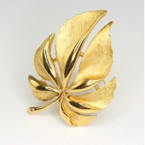 eleganta brosa " Leaf ". atelier Trifari. Statele Unite cca 1950